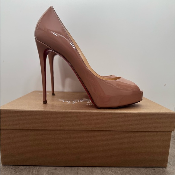 Christian Louboutin New Very Prive 120 in Patent Nude - Picture 2 of 8